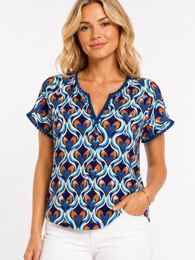 Umgee NWT Size Medium Women's Navy Blue Printed Short-Sleeve V-Neck Top
